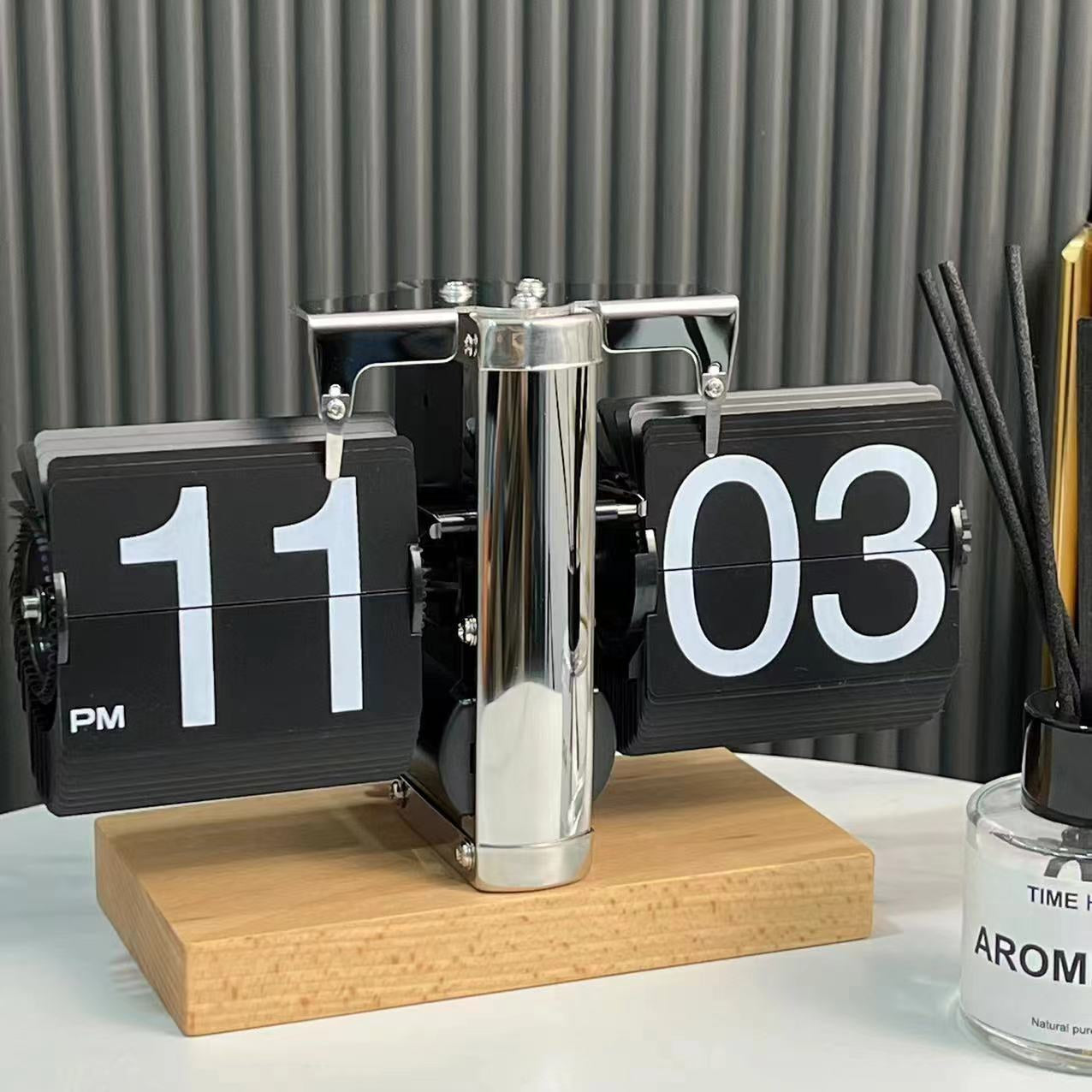 Mechanical Page Turning Clock Desktop